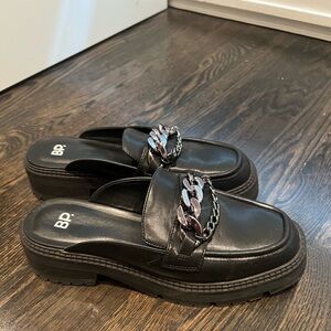 Women’s Nordstrom BP Black Chain Accent Mule Platform Loafers- only worn once
